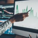 What are the indicators for measuring company value? What is the difference between common stock and preferred stock?