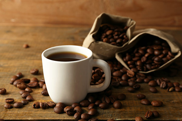 Don’t drink coffee after noon! Nutritionists give you 5 tips to help you sleep